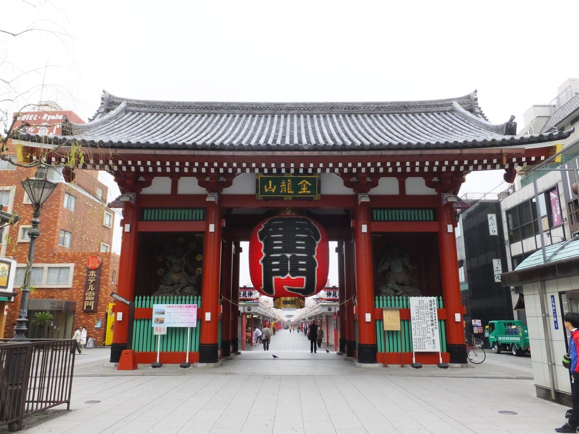 Kaminarimon gate of Senso-ji temple in Asakusa, Tokyo